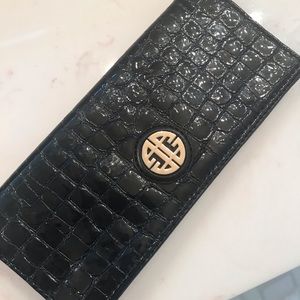 Antonio Melani patent leather clutch purse